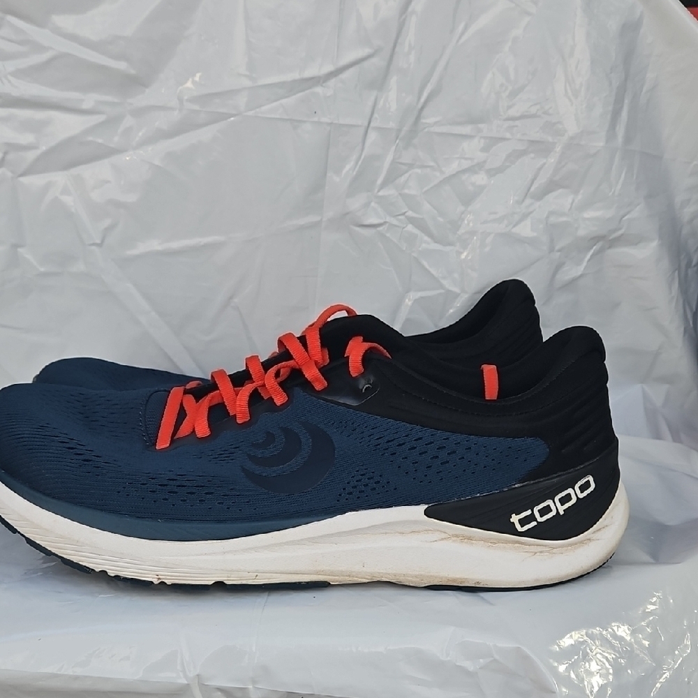 Topo Men's Blue and Red Athletic Shoes - Picture 3 of 12